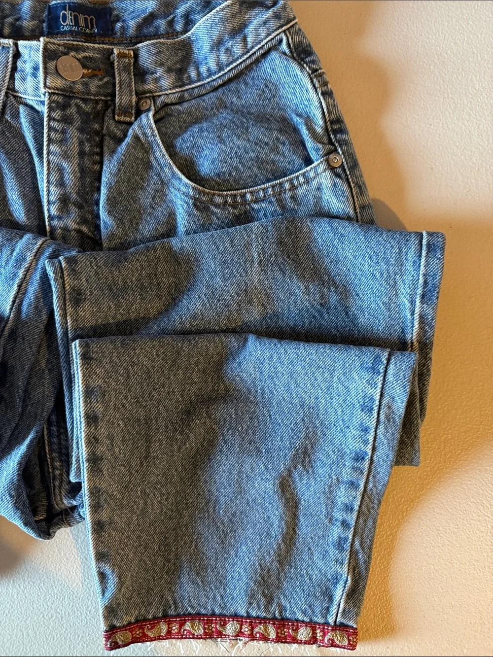 Denim Casual Corner Capri Baggy Wide Leg Raw Hem Red Trim Accent Denim Size: 4R
